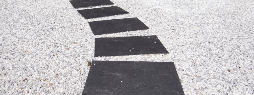 Chemin d'accès avec marche margelle Ardoise