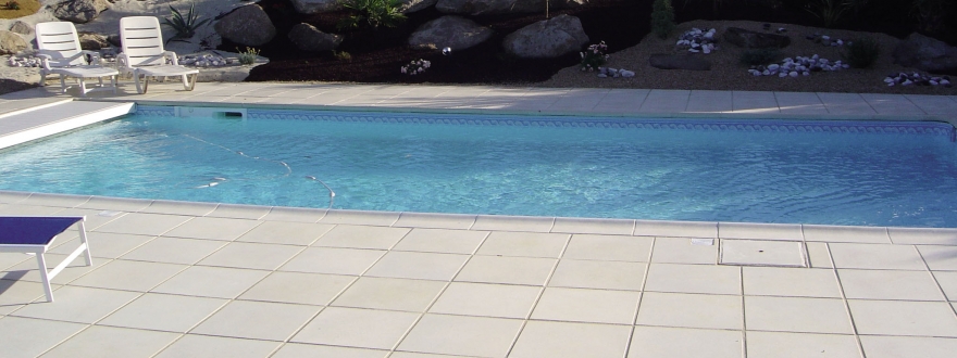 Abords de piscine avec margelle Veloutée